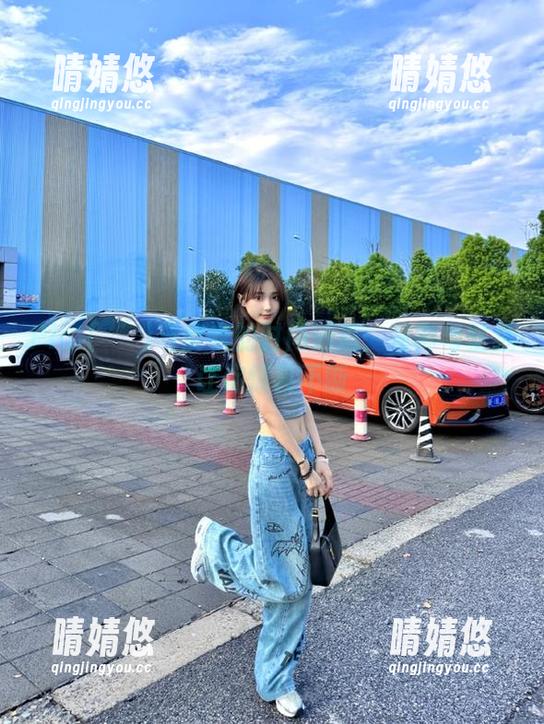 Pia (피아)与皮衣的时尚邂逅：写真与壁纸让你惊喜不断